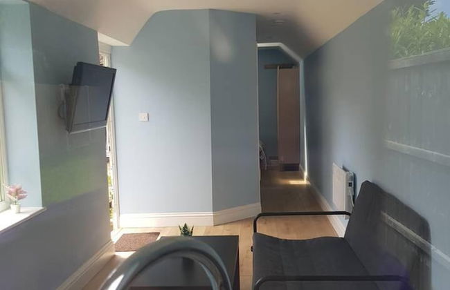 Cozy Studio in Luton - Photo 16