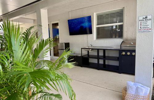 Miami Getaway Heated Pool Villa with Mini Golf & BBQ - Foto 16