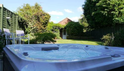 Lilac Cottage -Sleeps 6 -HOT TUB - Foto 2, Garden