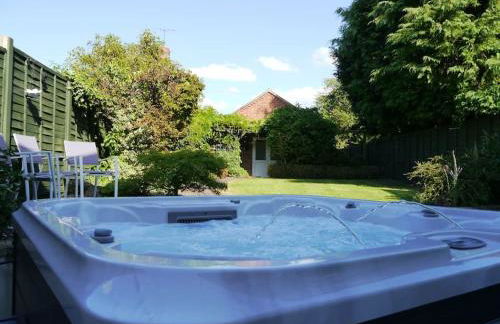 Lilac Cottage -Sleeps 6 -HOT TUB - Foto 2