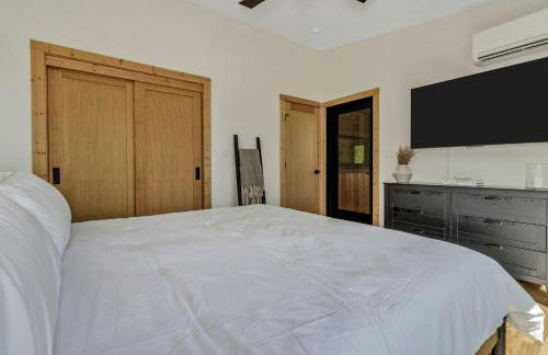 Romantic Mountain Retreat with Hot Tub and Panoramic Views Near Marshall, NC - Foto 19