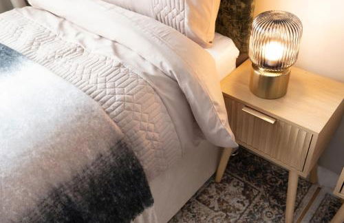 4BR Home and Parking with CCTV Contractors & Family - Photo 19