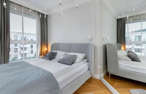 Elegant Apartment with Parking Space and Balcony by Noclegi Renters - Foto 16