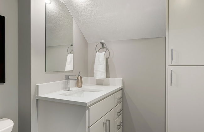 Lakefront Luxury - Foto 29