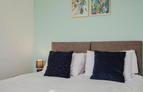 Modern and Comfortable Home away from Home - Photo 25