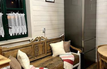 Drewniana chata nad stawem - Foto 11