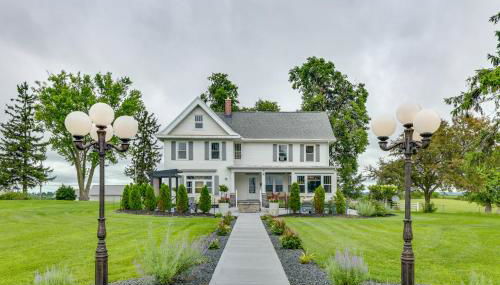 Fire Pits, Views and Yard Luxe Mt Horeb Getaway! - Foto 2