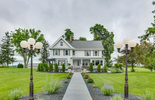 Fire Pits, Views and Yard Luxe Mt Horeb Getaway! - Foto 2