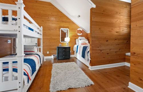 Relax and Enjoy the Spectacular Views in this Picturesque Home home - Foto 15