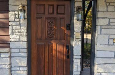 Walk to K-State, Sleeps 12, Pool Table, Hot Tub - Foto 31