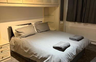 Home and Away Washington, close to Nissan, Penshaw Monument, and A1 A19 - Foto 5