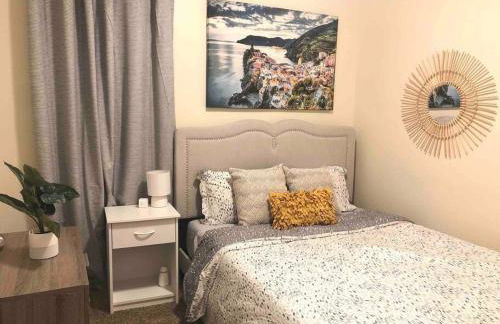 * Radiant Retreat * King Bed * Long Term Stays * - Foto 8