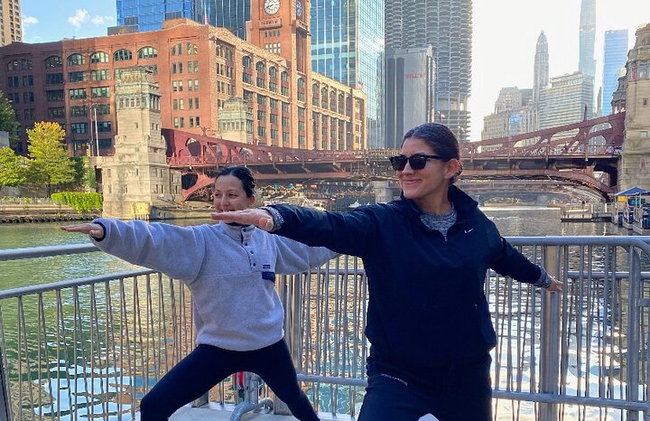 Chicago River Yoga Walk Tour - Foto 12