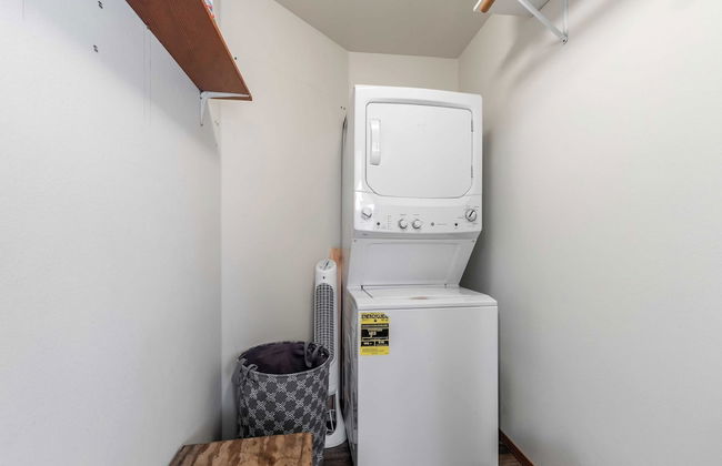 Seaside Getaway by Avantstay Deck w/ Views - Photo 12