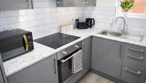 Modern Studio Near NEC & BHX Free Parking - Foto 3, stove, dishwasher, toaster