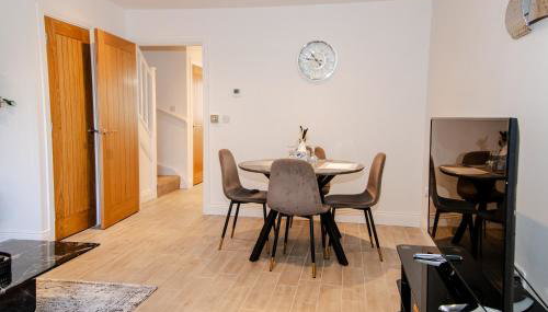 City Centre - FREE PARKING, BUSINESS STAYS, FAMILIES, RELOCATORS - Foto 5