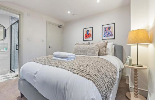 Chester Manor - 5 BR - Sleeps 10 - Free Parking - Foto 26