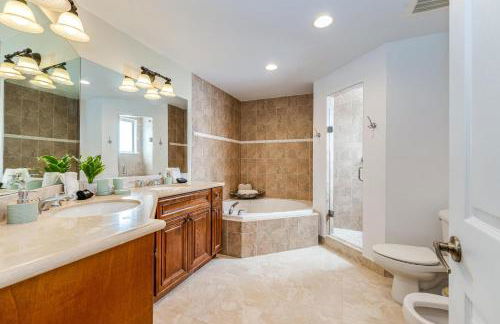 Salty Fox 5BD Oasis w Spa, Beach & Downtown - Foto 15