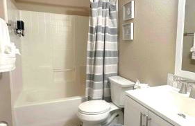 Retreat close to Lewisville Lake with pool, pet ok - Photo 50