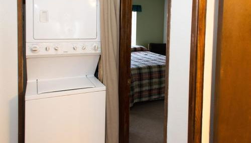 Spacious cozy chalet huge deck over seasonal creek - Foto 5