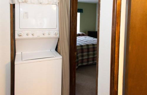 Spacious cozy chalet huge deck over seasonal creek - Foto 5