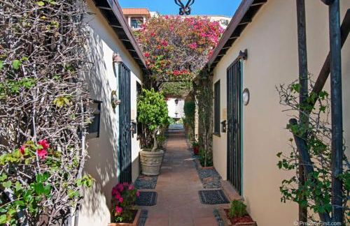 Cute Old Town Cottage near Downtown Beaches - Foto 24