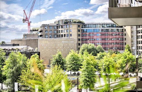 Modern Chic Flat Near Westfield Mall & Tube, Luxury & Comfy - Foto 35