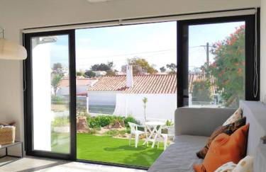 Airy 3br, AC, Garden, 2min Strip, 8min Oura Beach - Foto 1