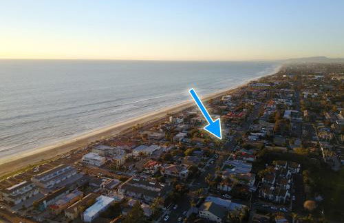 Ultimate Beach Bungalow - 1 block from beach - huge backyard - Foto 7