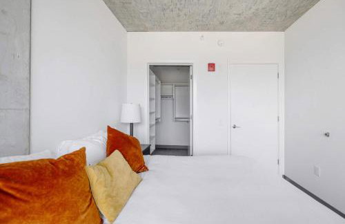 Sophisticated 3BR Suite - New Modern and Luxurious - Photo 34