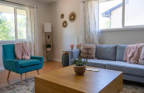 Turquoise Twin ★Vacation COS★3 King Beds★Near AFA - Foto 42