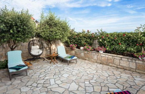 4 Bedroom Beautiful Home In Mravinci - Photo 13