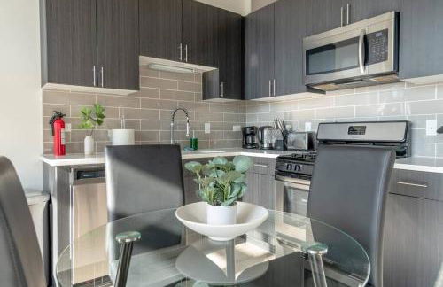 McCormick Place Beautiful 2BR Apartment with Optional Parking Sleeps up to 8 Near Soldier Field, Grant Park and Lakefront Trail - Foto 19