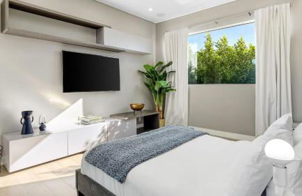 Private LA Retreat w Pool Hot Tub Fire Pit Near Melrose Ave The Martel House by AvantStay - Foto 27