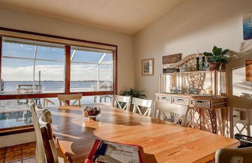 Family Waterfront 4BR Home Heated Pool Private Pier - Photo 15