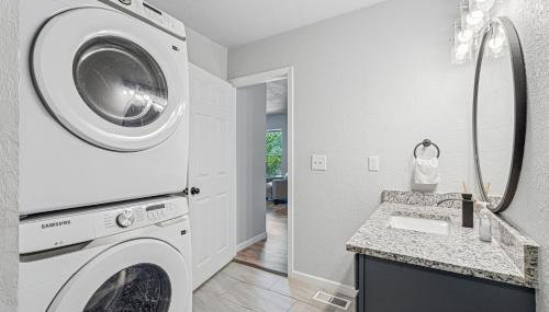 6BR Home Kitchen Laundry Sleeps 12 #60 - Foto 5