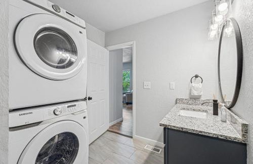 6BR Home Kitchen Laundry Sleeps 12 #60 - Foto 5