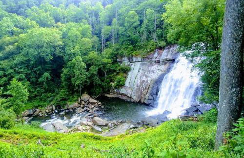 Peace of Heaven, Modern Chic Cabin, Majestic Mountain Views, Hot Tub, Fire Pit, Outdoor Games, Close to Town - Foto 76