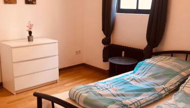 Central-Quiet-5min to tram-shopping- - Foto 4