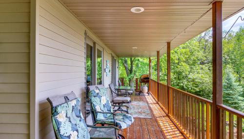 Private Lakefront Cabin with Hot Tub, Deck and Views - Foto 3