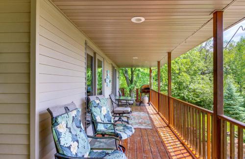 Private Lakefront Cabin with Hot Tub, Deck and Views - Foto 3