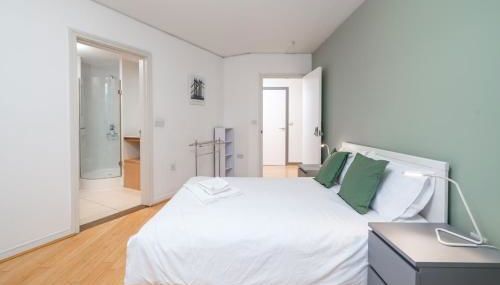 Lovely 3BD Flat, Parking, sleeps SIX close to O2 - Foto 2, towels