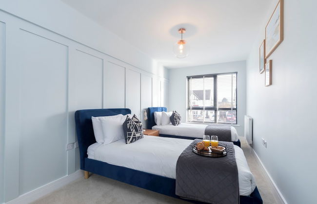 Elliot Oliver - 2 The Old Surgery: Stunning 4 Bedroom Home With Parking In Cheltenham - Photo 10