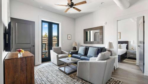 Fire Tower Luxe 2BR KingSuites & Private Balcony - Foto 2