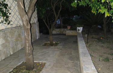 HoneyHouse - Photo 8