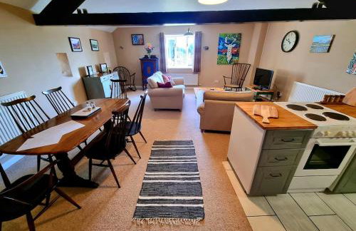 Horse & Farrier Pub - Photo 17