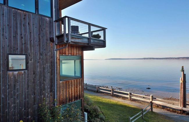 Langley Waterfront Condo by Avantstay A+ Views - Photo 25