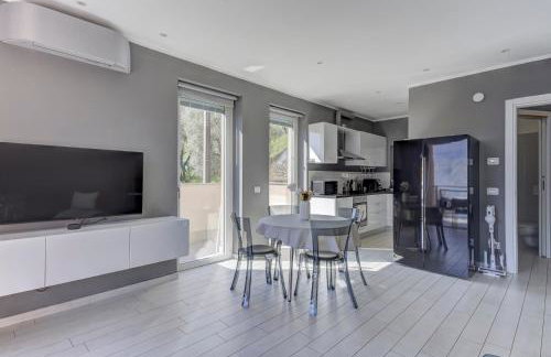 Open View Apartment by Wonderful Italy - Photo 9