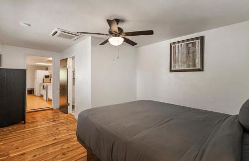 Guest House, Accessible to Downtown, & Fast WiFi! - Foto 11