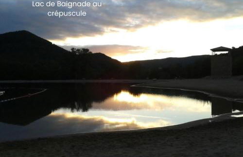 chambre et salle de bain privé s'ouvrant sur terrasse, jardin et cuisine d'été - Foto 16